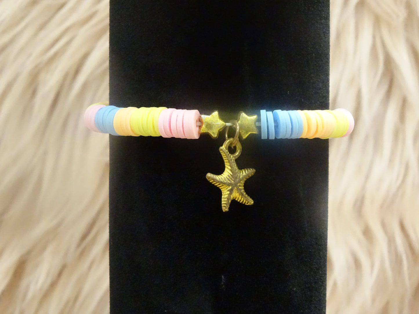 Pastelkleurige kralenarmband met ster
