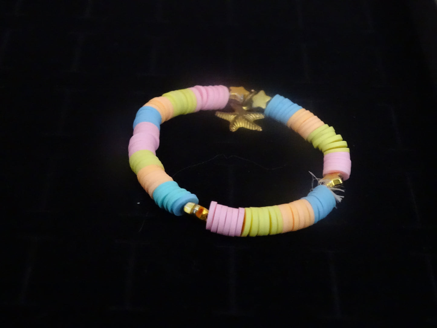 Pastelkleurige kralenarmband met ster