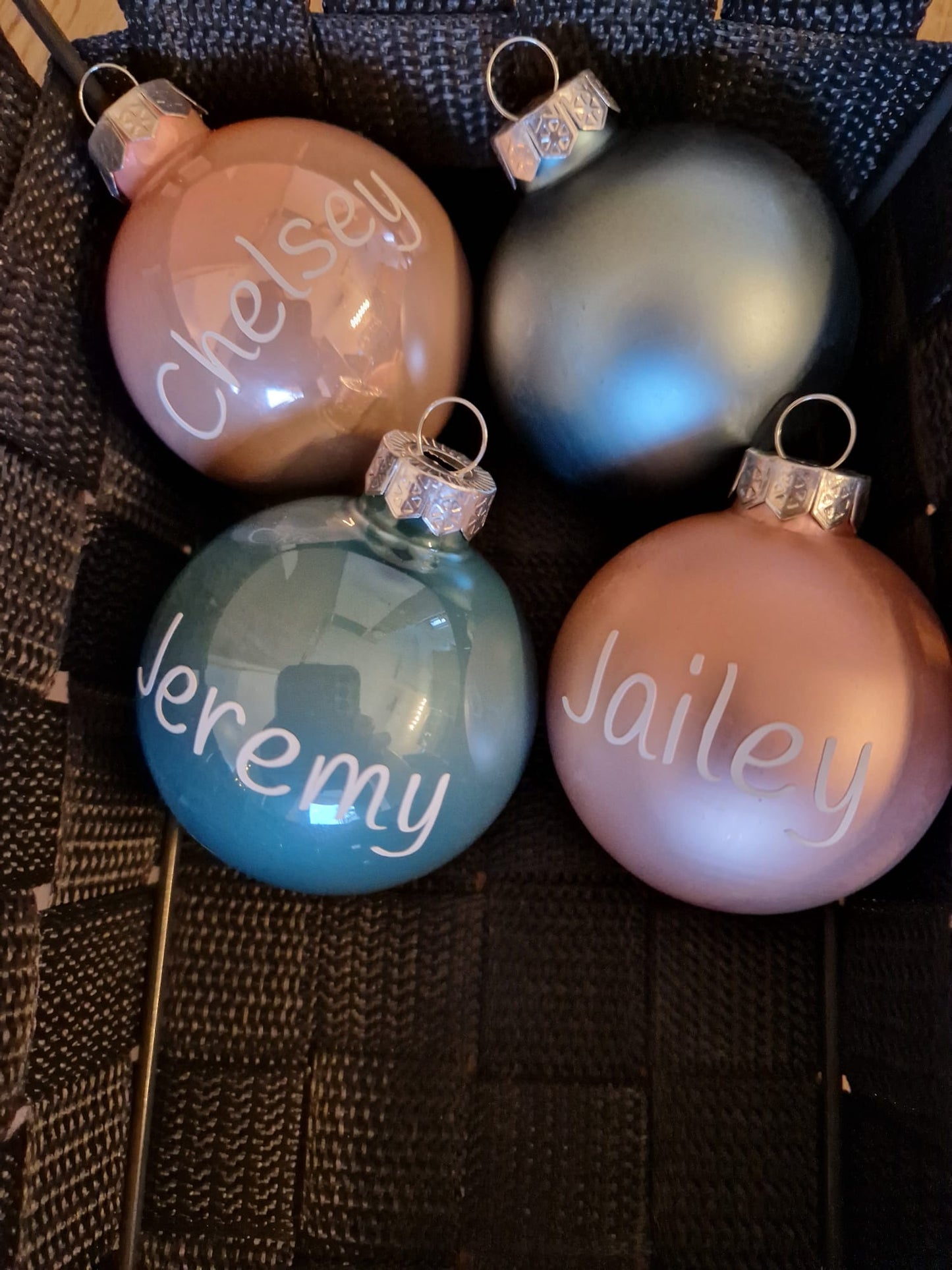 Kerstbal met naam, persoonlijke kerstbal, kerstbal naam, kerstbal met naam erop, kerstballen met naam, kerstbal met eigen naam, naam kerstbal, kerstbal met naam kind, kerstbal met naam volwassene