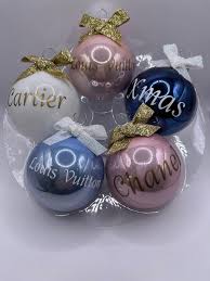 Kerstbal met naam, persoonlijke kerstbal, kerstbal naam, kerstbal met naam erop, kerstballen met naam, kerstbal met eigen naam, naam kerstbal, kerstbal met naam kind, kerstbal met naam volwassene