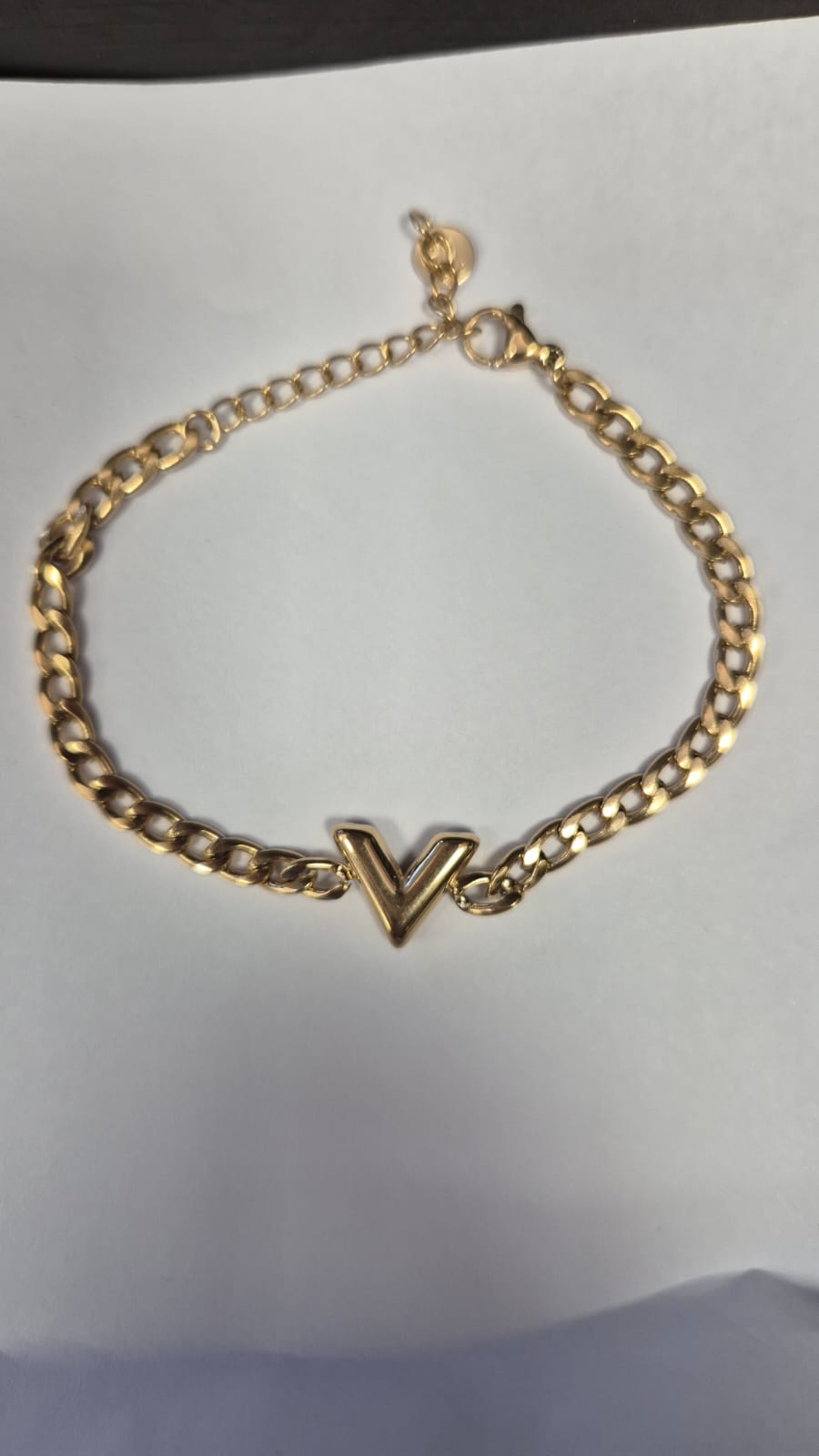 Armbandje, schakel met V
