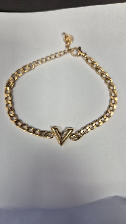Armbandje, schakel met V