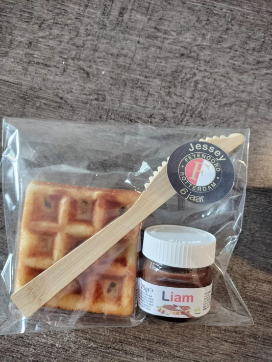 Nutella potje met naam
Gepersonaliseerde Nutella
Nutella traktatie
Feestdag cadeau
Kinderfeestje
Nutella met wafel
Traktatie